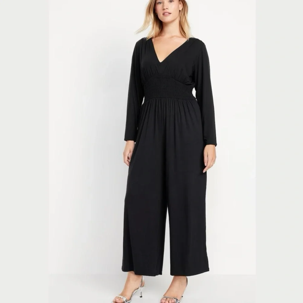 Old Navy Women’s Black Long Sleeve Waist-Defined V-Neck Jumpsuit - NWT